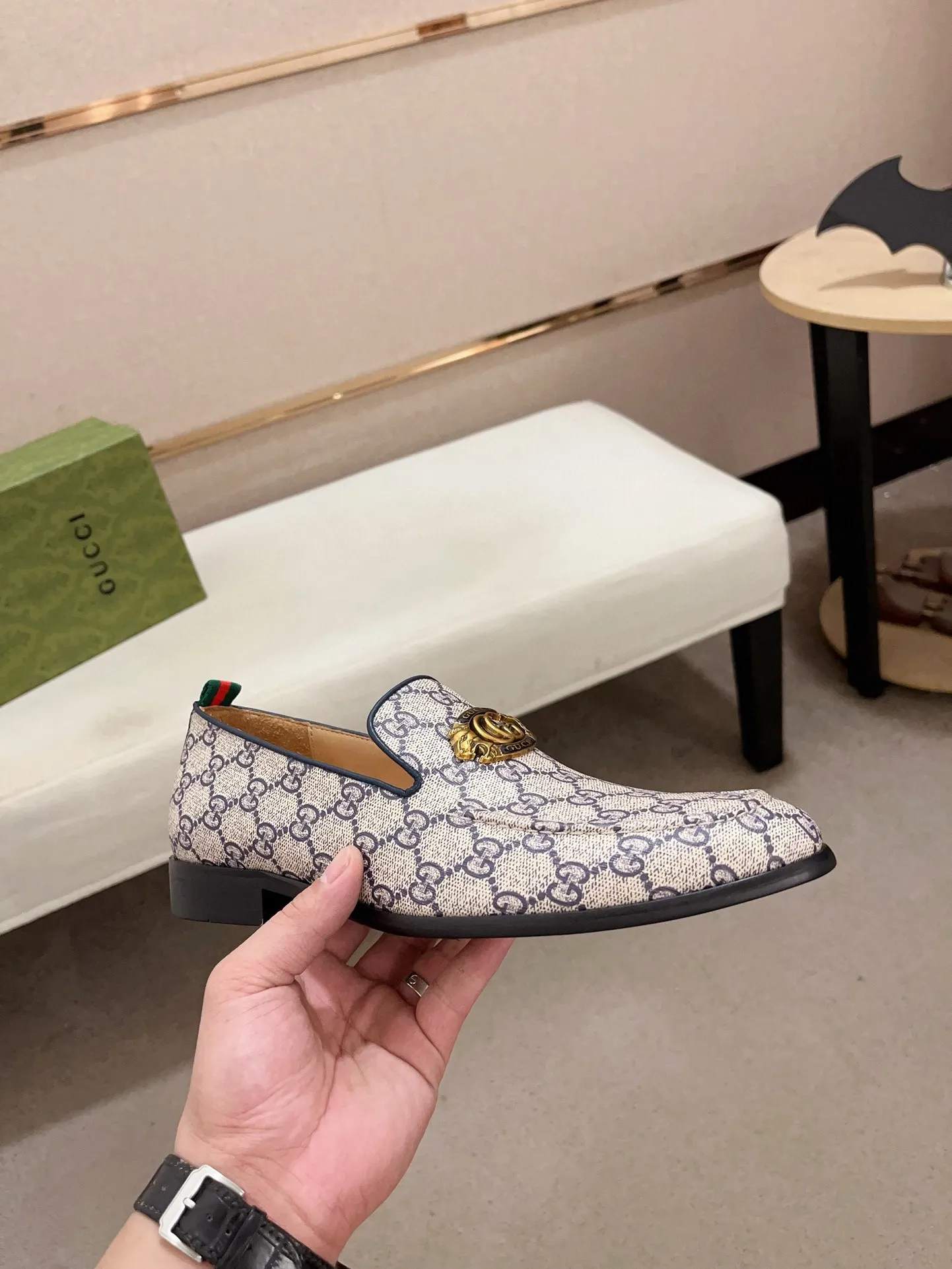 Men's shoes 💰: 520💰 (GUCCI) New product series ss hot new products 💢 💠 Casual suit shoes 👞, top imported materials Upper hardware buckles and shoe side logos, insoles and soles with brand logos 💠 💎 Upper: imported PVC material 100% 💎 Lining: cowhide/100% 💎Feet: cowhide/100% 💎Sole: rubber/100% 💎SIZE: 38 39 40 41 42 43 44 Can be customized 45